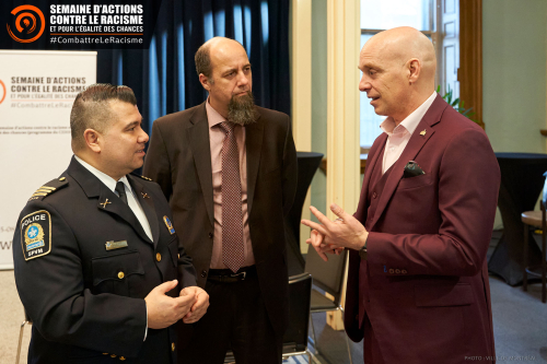La photo montre les invités se rencontrant après la cérémonie de lancement de la SACR 2023.